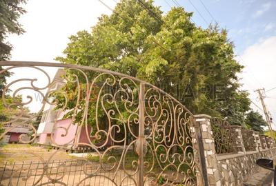 Urlati - Str Eternitatii - Vila 12 camere - teren 1081mp - 2 garaje - 16