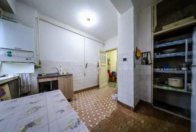 Apartament cu 3 camere semidecomandat în Central - 16