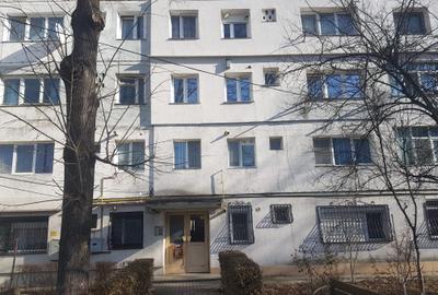 Apartament doua camere, nedecomandat, etaj trei, CT, termopan, balcon, geam baie - 2