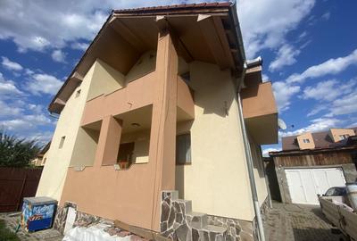Casa individuala 5 camere si 500mp gradina zona Florilor - 1