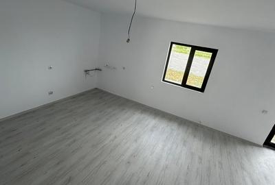 Casă cu 5 camere cu Teren 248 Mp în Central - 14