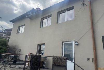 Casă cu 4 camere în Central - 2