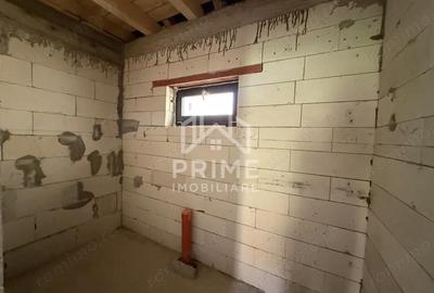 Casă cu Teren 451 Mp în Teiu - 5