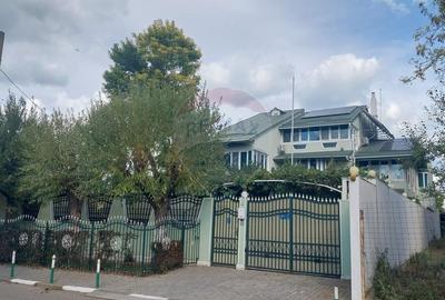 Casă individuală cu 10 camere cu Garaj în Central - 2