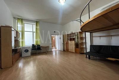 Apartament cu 4 camere semidecomandat în Central