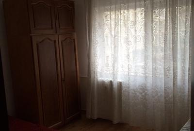 Apartament cu 4 camere decomandat în CET - 4