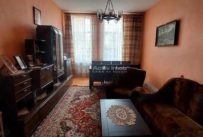 Casă cu 5 camere cu Teren 1200 Mp în Central