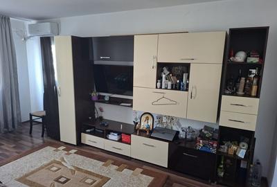 Apartament cu 3 camere decomandat în Vest