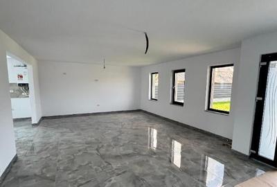 Vanad casa noua in Cordun - 8