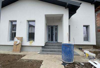 Casă cu 4 camere în Central