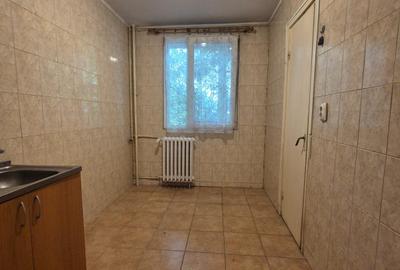 Apartament cu 3 camere decomandat în Berceni - 12