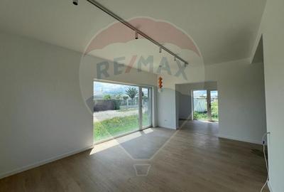 Casa / Vila cu 4 camere de vanzare - 10