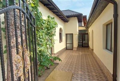 Oportunitate. Casa situata intr-o zona linistita, cu foarte multa verdeata si - 3