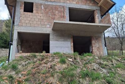 Casă cu 5 camere cu Teren 706 Mp în Gura Râului - 3