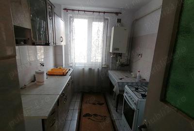 Inchiriez apartament cu 2 camere situat in Caracal, cartier gara, etaj 2 - 4