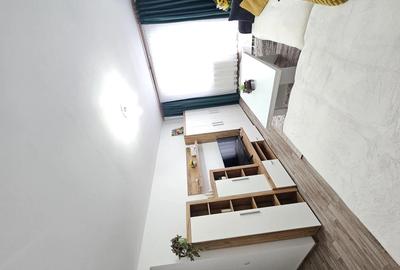 Apartament cu 2 camere decomandat în Tractorul