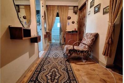 Trei camere! Etaj intermediar! Centrul Bacaului! CE1261 - 2