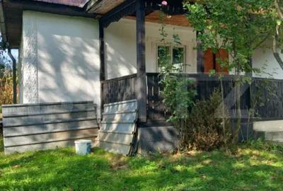 Casă cu 2 camere cu Teren 1000 Mp în Hodac - 1