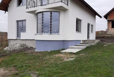 Casă cu 4 camere cu Teren 450 Mp în Șcheia - 1