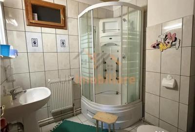 Casă cu 2 camere cu Teren 3000 Mp în Central - 3