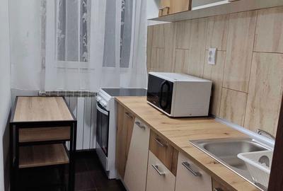 Apartament cu 3 camere semidecomandat în Steaua
