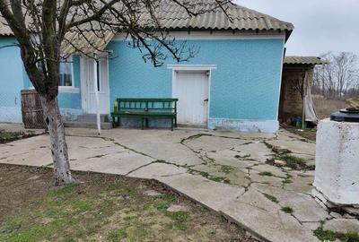 Casă cu 4 camere în Sălcioara