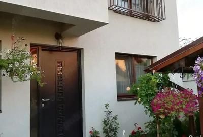 Casă cu 4 camere cu Teren 1200 Mp în Central - 1