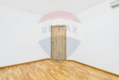 De inchiriat apartament 4 camere | Curte 127 mp | Foisor & parcare - 15