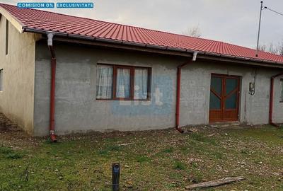 Casă cu 4 camere cu Canalizare în Șendreni - 1
