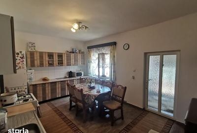 Casă cu 2 camere cu Teren 146 Mp în Berveni