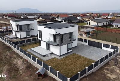 Casă cu 4 camere cu Teren 530 Mp în Sânpetru - 2