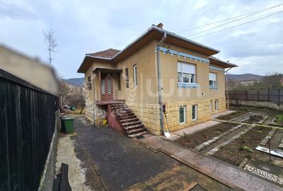 Casă individuală cu 5 camere cu Canalizare în Grigorescu - 1