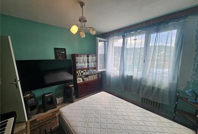 Apartament cu 2 camere semidecomandat în Micro I - 4