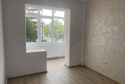Vand apartament 4 camere renovat total langa Mall Coresi - 1