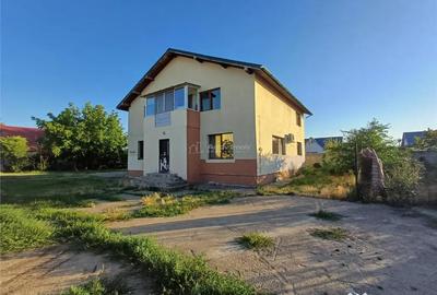 Casă cu 5 camere cu Teren 920 Mp în Domnești - 9