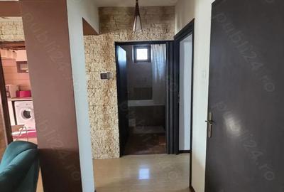 Apartament cu 3 camere decomandat în Hârșova - 1