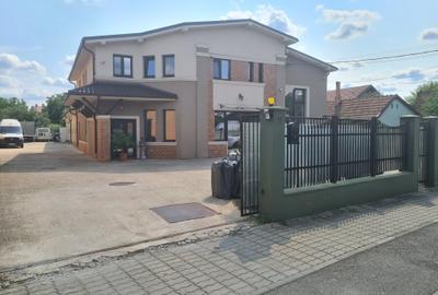 Spatiu Comercial zona centrala 660 mp utili parcare privata
