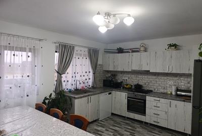 Casă cu 4 camere în Alparea - 1