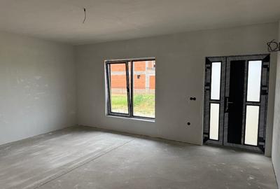 Casă individuală cu 3 camere cu Canalizare în Joița - 7