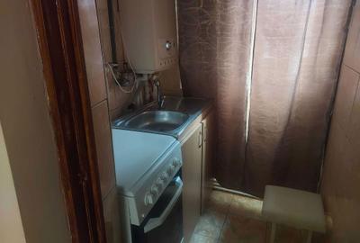 Garsonieră decomandată în Broșteni - 3