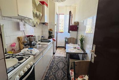 Apartament cu 3 camere semidecomandat în Central - 9