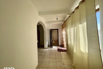 Casă cu 3 camere cu Teren 3500 Mp în Vicovu de Sus - 2