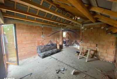 Casă cu 4 camere cu Teren 1200 Mp în Coaș - 11