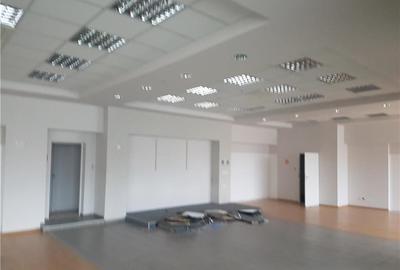 Spațiu comercial, de 530 mp, în Central - 9