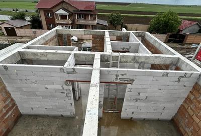 Casă cu 5 camere cu Teren 350 Mp în Bălăceanca - 2
