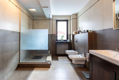 Casă cu 7 camere cu Teren 1617 Mp în Central - 21