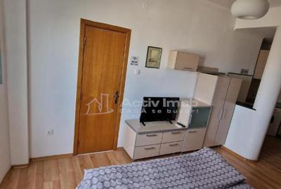 Garsonieră decomandată în Universitate