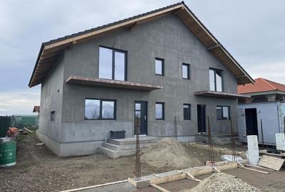 Duplex cu 4 camere în Sânmihaiu Român