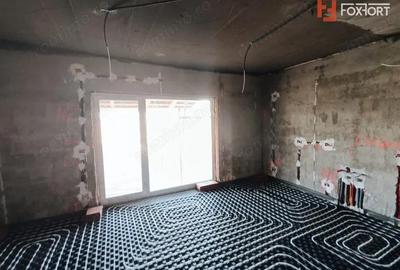 Casă cu 4 camere cu Teren 300 Mp în Moșnița Veche