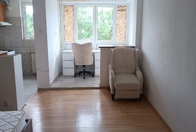 Garsonieră decomandată în Titan - 8